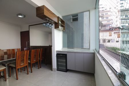 Apartamento à venda com 148m², 4 quartos e 2 vagas Apartamento à venda com 148m², 4 quartos e 2 vagasVaranda Gourmet