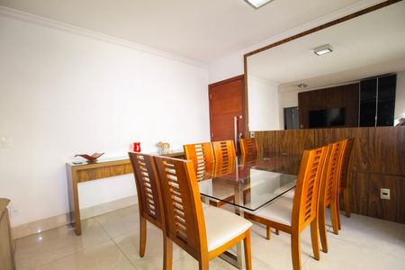 Apartamento à venda com 148m², 4 quartos e 2 vagas Apartamento à venda com 148m², 4 quartos e 2 vagasSala de Jantar