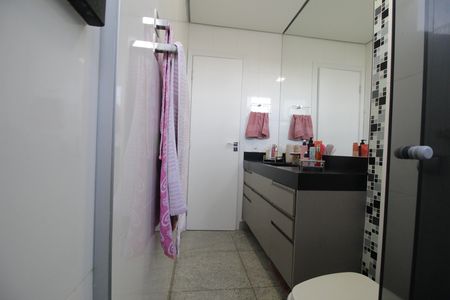 Apartamento à venda com 148m², 4 quartos e 2 vagas Apartamento à venda com 148m², 4 quartos e 2 vagasBanheiro Social
