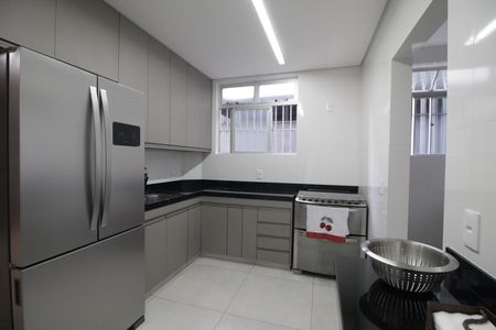 Apartamento à venda com 148m², 4 quartos e 2 vagas Apartamento à venda com 148m², 4 quartos e 2 vagasCozinha