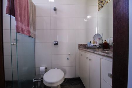 Apartamento à venda com 148m², 4 quartos e 2 vagas Apartamento à venda com 148m², 4 quartos e 2 vagasBanheiro da Suite
