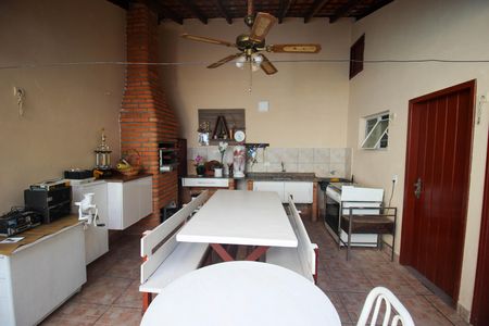 Casa para alugar com 248m², 4 quartos e 1 vaga