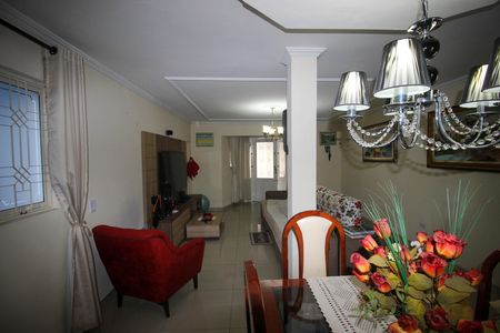 Casa para alugar com 4 quartos, 248m² em Vila Guimaraes, Sorocaba