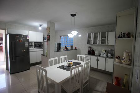 Casa para alugar com 248m², 4 quartos e 1 vaga