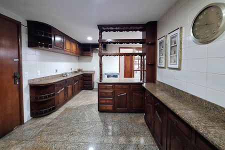 Apartamento para alugar com 362m², 4 quartos e 3 vagas Apartamento para alugar com 362m², 4 quartos e 3 vagasCozinha