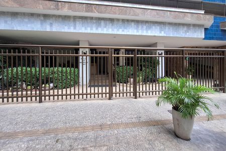 Apartamento para alugar com 362m², 4 quartos e 3 vagas Apartamento para alugar com 362m², 4 quartos e 3 vagasFachada