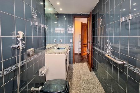 Apartamento para alugar com 362m², 4 quartos e 3 vagas Apartamento para alugar com 362m², 4 quartos e 3 vagasBanheiro da Suíte 1