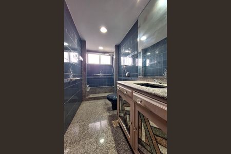 Apartamento para alugar com 362m², 4 quartos e 3 vagas Apartamento para alugar com 362m², 4 quartos e 3 vagasBanheiro da Suíte 1