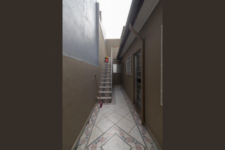 Casa para alugar com 114m², 2 quartos e 2 vagas Casa para alugar com 114m², 2 quartos e 2 vagasEscada