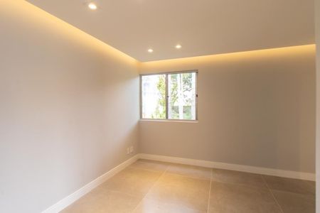 Sala de apartamento à venda com 2 quartos, 45m² em Santa Cândida, Curitiba