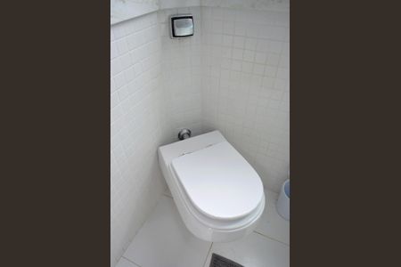 Casa à venda com 312m², 4 quartos e 3 vagasBanheiro 1