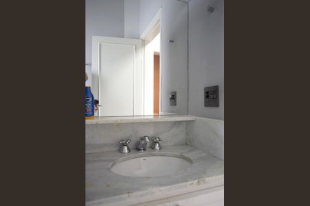 Casa à venda com 312m², 4 quartos e 3 vagasBanheiro 2