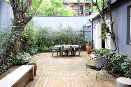Casa à venda com 312m², 4 quartos e 3 vagasQuintal
