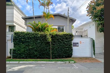 Casa à venda com 312m², 4 quartos e 3 vagas Casa à venda com 312m², 4 quartos e 3 vagasFachada