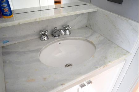 Casa à venda com 312m², 4 quartos e 3 vagasBanheiro 2