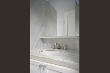 Casa à venda com 312m², 4 quartos e 3 vagasBanheiro 1