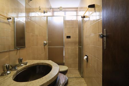 Apartamento para alugar com 70m², 2 quartos e 1 vaga Apartamento para alugar com 70m², 2 quartos e 1 vagaBanheiro da Suíte