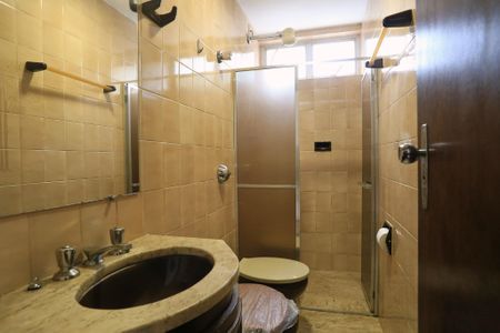 Apartamento para alugar com 70m², 2 quartos e 1 vaga Apartamento para alugar com 70m², 2 quartos e 1 vagaBanheiro da Suíte