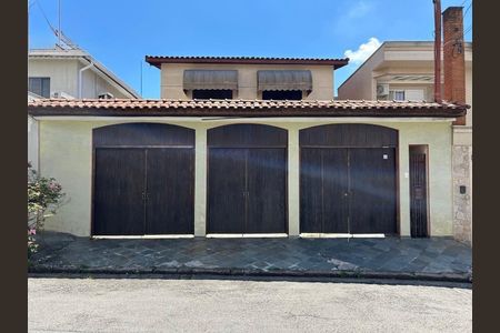 Casa à venda com 180m², 5 quartos e 5 vagas Casa à venda com 180m², 5 quartos e 5 vagasGaragem