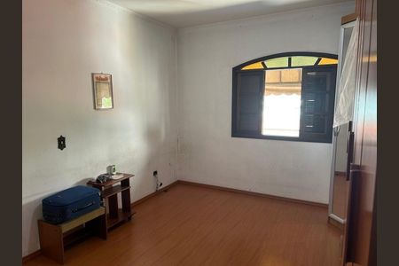 Casa à venda com 180m², 5 quartos e 5 vagas Casa à venda com 180m², 5 quartos e 5 vagasQuarto