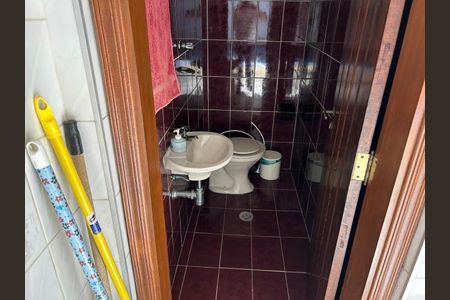 Casa à venda com 180m², 5 quartos e 5 vagas Casa à venda com 180m², 5 quartos e 5 vagasBanheiro