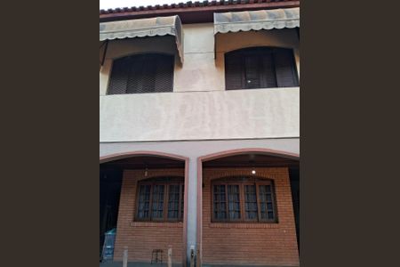 Casa à venda com 180m², 5 quartos e 5 vagas Casa à venda com 180m², 5 quartos e 5 vagasÁrea externa