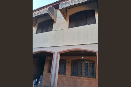 Casa à venda com 180m², 5 quartos e 5 vagas Casa à venda com 180m², 5 quartos e 5 vagasÁrea externa
