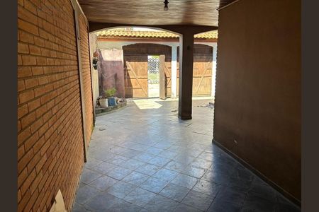 Casa à venda com 180m², 5 quartos e 5 vagas Casa à venda com 180m², 5 quartos e 5 vagasÁrea externa