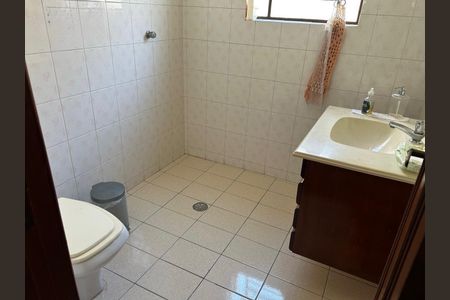 Casa à venda com 180m², 5 quartos e 5 vagas Casa à venda com 180m², 5 quartos e 5 vagasBanheiro