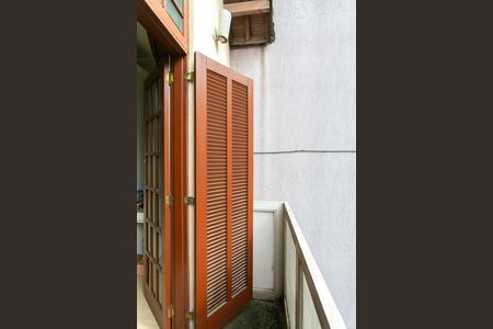 Casa de condomínio à venda com 200m², 3 quartos e 2 vagas Casa de condomínio à venda com 200m², 3 quartos e 2 vagasVaranda do Quarto 1