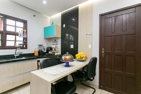 Casa de condomínio à venda com 200m², 3 quartos e 2 vagas Casa de condomínio à venda com 200m², 3 quartos e 2 vagasCozinha