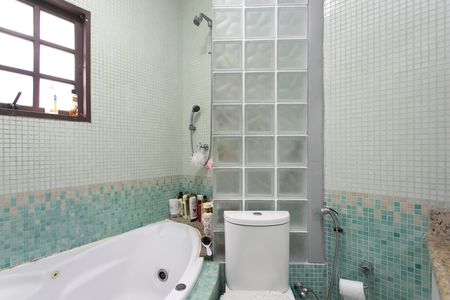 Casa de condomínio à venda com 200m², 3 quartos e 2 vagas Casa de condomínio à venda com 200m², 3 quartos e 2 vagasBanheiro 1
