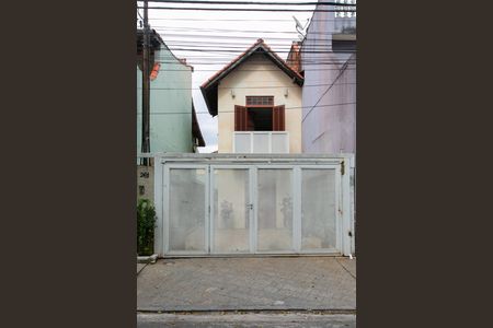 Casa de condomínio à venda com 200m², 3 quartos e 2 vagas Casa de condomínio à venda com 200m², 3 quartos e 2 vagasFachada