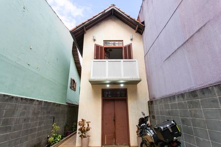 Casa de condomínio à venda com 200m², 3 quartos e 2 vagas Casa de condomínio à venda com 200m², 3 quartos e 2 vagasFachada