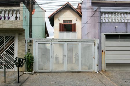 Casa de condomínio à venda com 200m², 3 quartos e 2 vagas Casa de condomínio à venda com 200m², 3 quartos e 2 vagasFachada