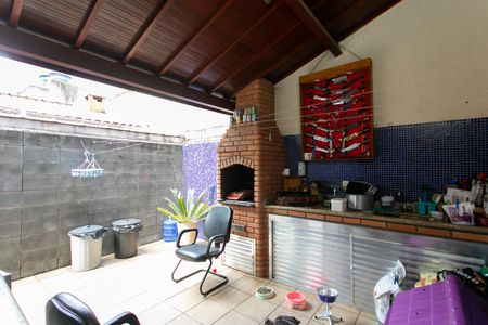 Casa de condomínio à venda com 200m², 3 quartos e 2 vagas Casa de condomínio à venda com 200m², 3 quartos e 2 vagasÁrea de Serviço