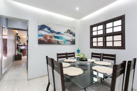 Casa de condomínio à venda com 200m², 3 quartos e 2 vagas Casa de condomínio à venda com 200m², 3 quartos e 2 vagasSala de Jantar