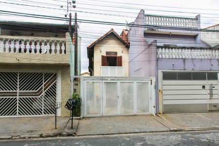 Casa de condomínio à venda com 200m², 3 quartos e 2 vagas Casa de condomínio à venda com 200m², 3 quartos e 2 vagasFachada