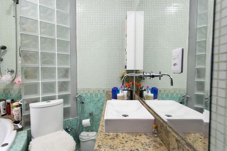 Casa de condomínio à venda com 200m², 3 quartos e 2 vagas Casa de condomínio à venda com 200m², 3 quartos e 2 vagasBanheiro 1