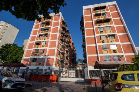Apartamento para alugar com 45m², 2 quartos e 1 vaga Apartamento para alugar com 45m², 2 quartos e 1 vagaFachada