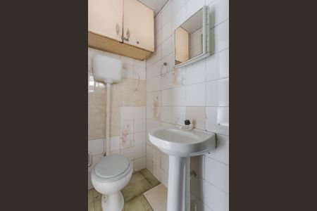 Banheiro de apartamento para alugar com 1 quarto, 37m² em Jardim Dona Leopoldina, Porto Alegre