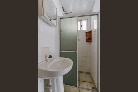 Banheiro de apartamento para alugar com 1 quarto, 37m² em Jardim Dona Leopoldina, Porto Alegre