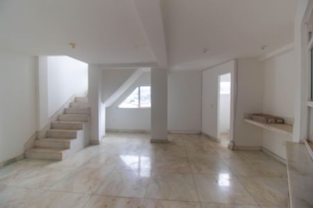 Casa para alugar com 599m², 2 quartos e 2 vagas