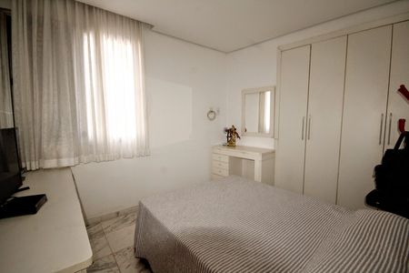 Apartamento à venda com 112m², 4 quartos e 2 vagasquarto 3