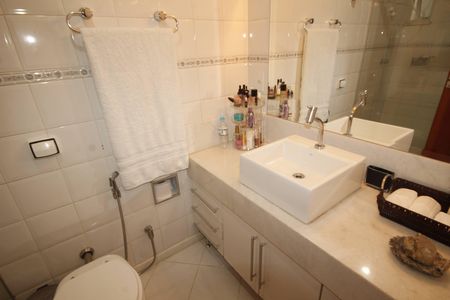Apartamento à venda com 112m², 4 quartos e 2 vagasbanheiro 1