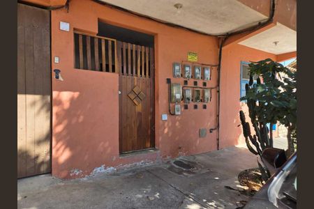 Entrada de casa para alugar com 1 quarto, 45m² em Parque Burle, Cabo Frio