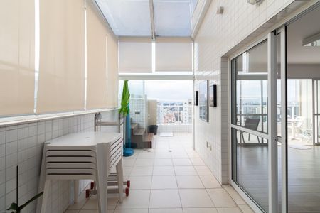 Apartamento à venda com 275m², 3 quartos e 3 vagas Apartamento à venda com 275m², 3 quartos e 3 vagasÁrea de lazer