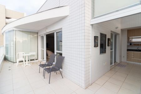 Apartamento à venda com 275m², 3 quartos e 3 vagas Apartamento à venda com 275m², 3 quartos e 3 vagasÁrea de lazer