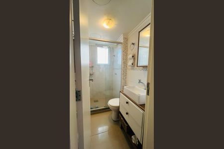 Banheiro  de apartamento para alugar com 2 quartos, 45m² em Lomba do Pinheiro, Porto Alegre