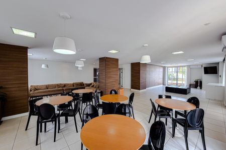 Apartamento para alugar com 50m², 2 quartos e 1 vaga Apartamento para alugar com 50m², 2 quartos e 1 vagaÁrea comum - Salão de festas